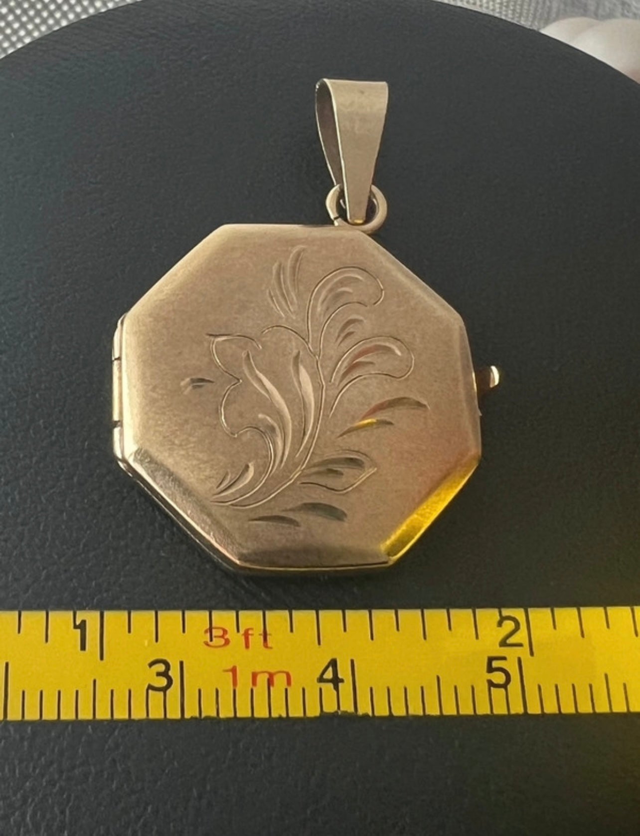 Vintage Patterned 9ct Yellow Gold Locket - 6.73 Grams