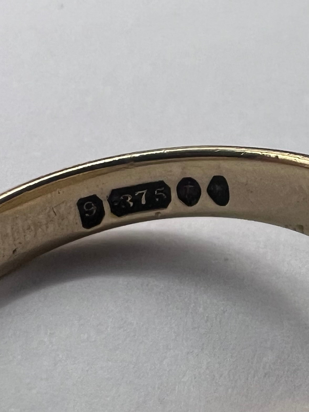 Vintage 9ct Yellow Gold Diamond Set Signet Ring - R