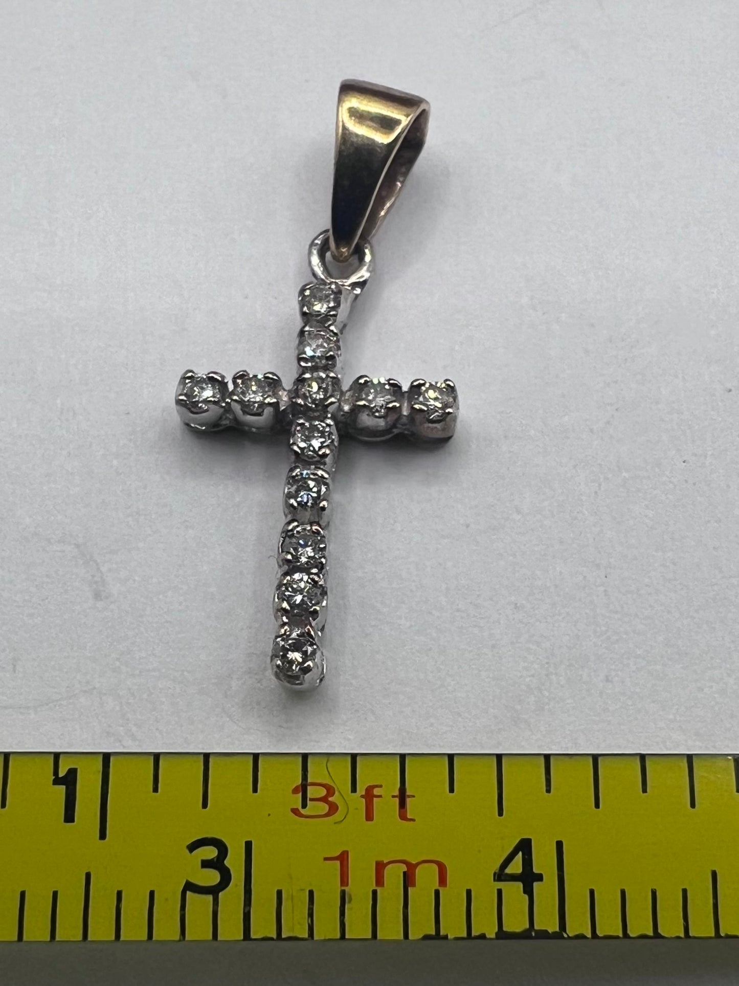 Quality 9ct Yellow Gold Diamond Set Cross Pendant • 0.88 Grams