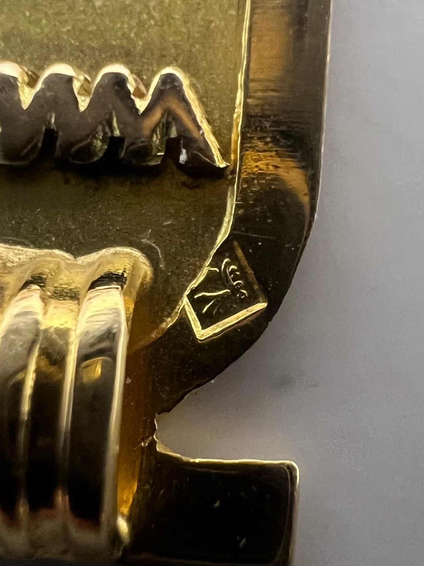 Quality 18ct Yellow Gold Egyptian Pendant • 2.85 Grams