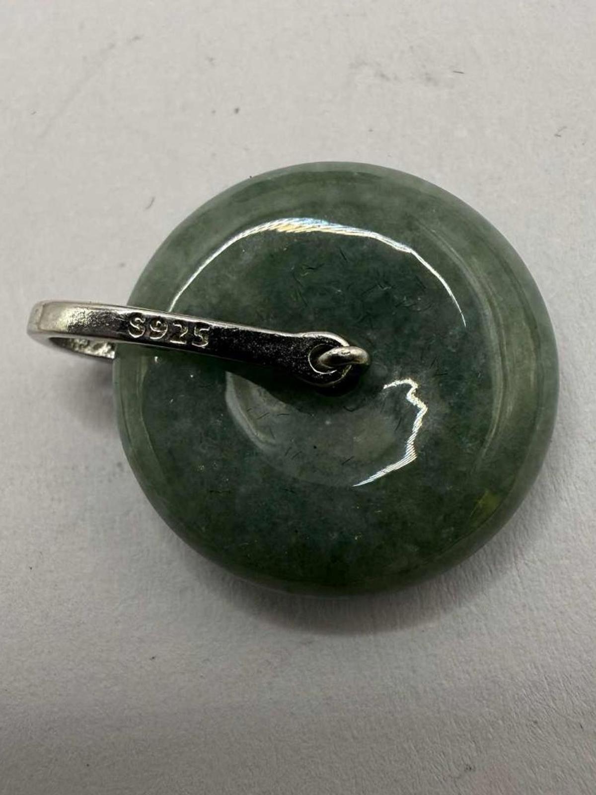 Quality 925 Sterling Silver Jade Circular Pendant - 2.65 Grams