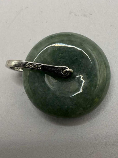 Quality 925 Sterling Silver Jade Circular Pendant - 2.65 Grams