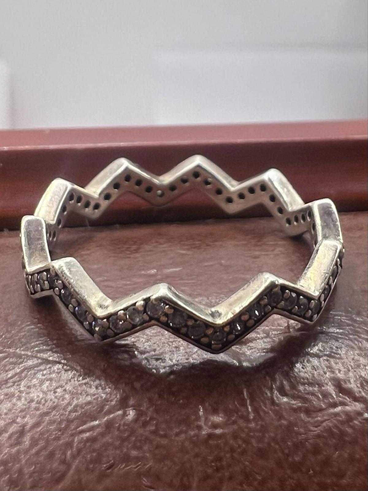 Quality 925 Sterling Silver Stone Set Wave Ring • 1.73 Grams • Size - O