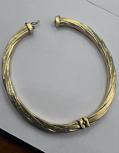 Vintage 9ct Italian Gold UnoAErre Bangle • 8.13 Grams