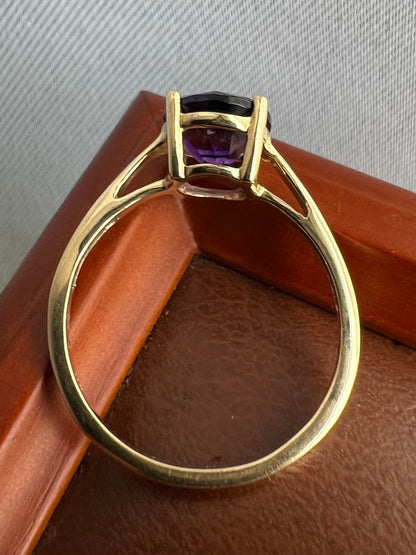 Quality 10ct Yellow Gold Amethyst Solitaire Ring - P½