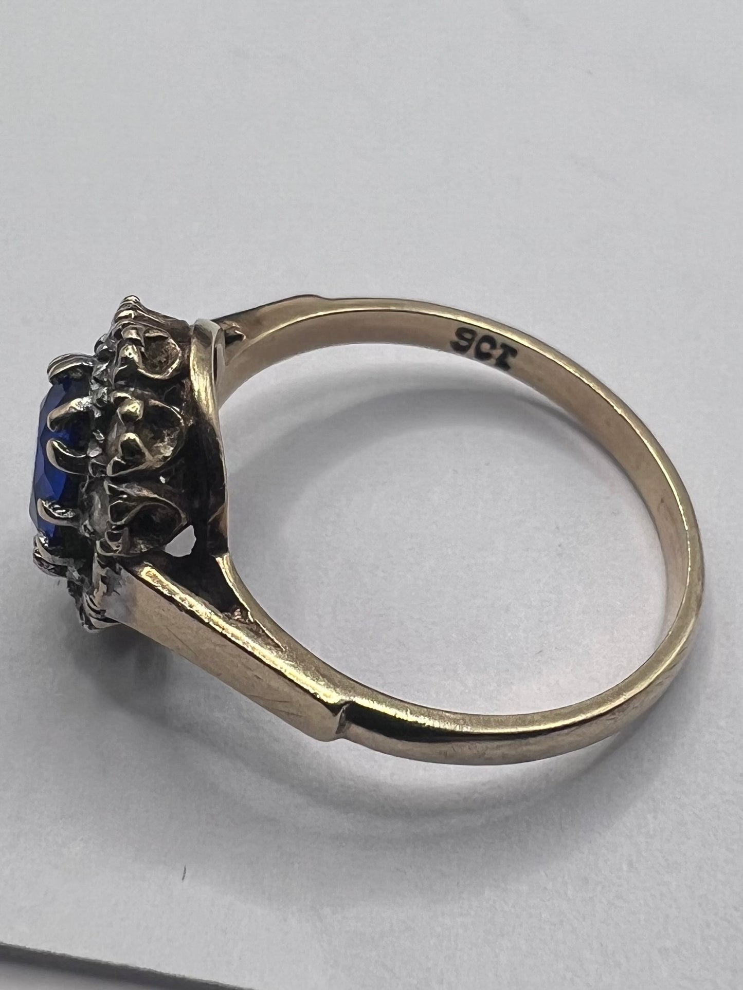 Vintage 9ct Yellow Blue & White Stone Cluster Ring - N