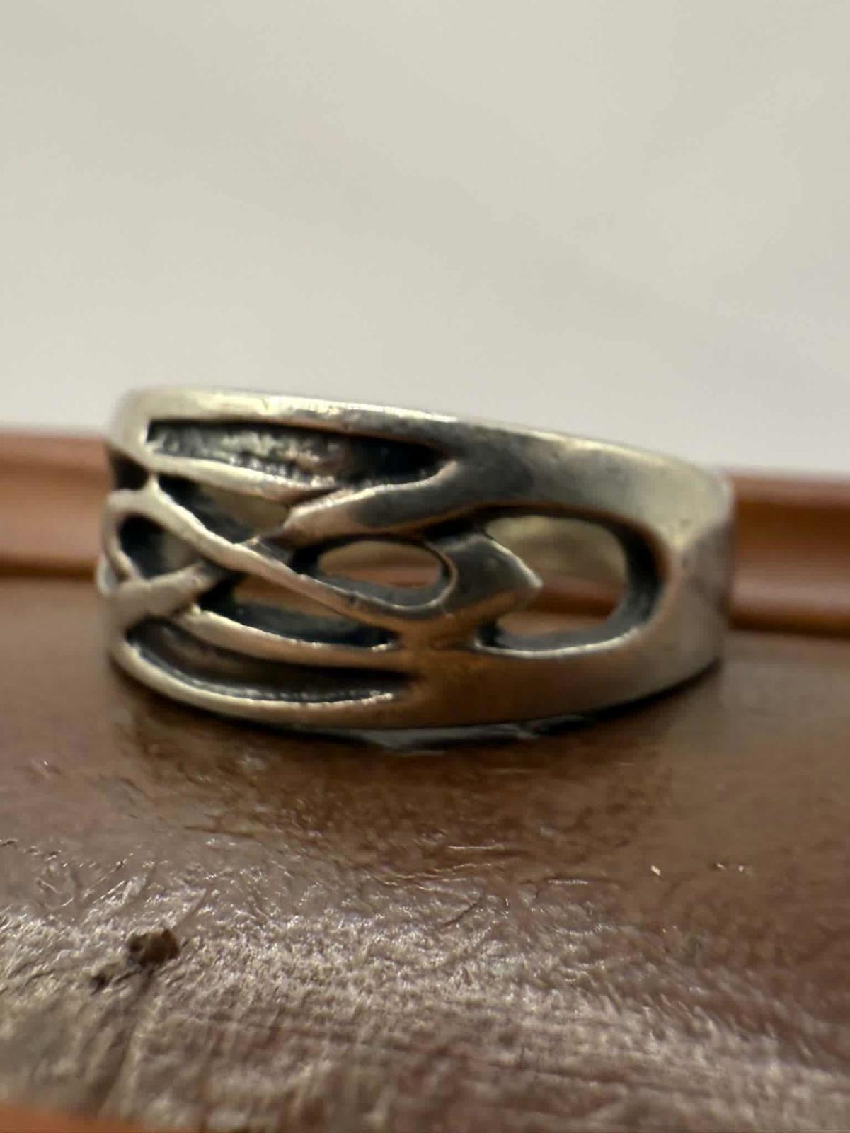 Quality 925 Sterling Silver Wave Design Ring • Size - N½ • 4.11 Grams