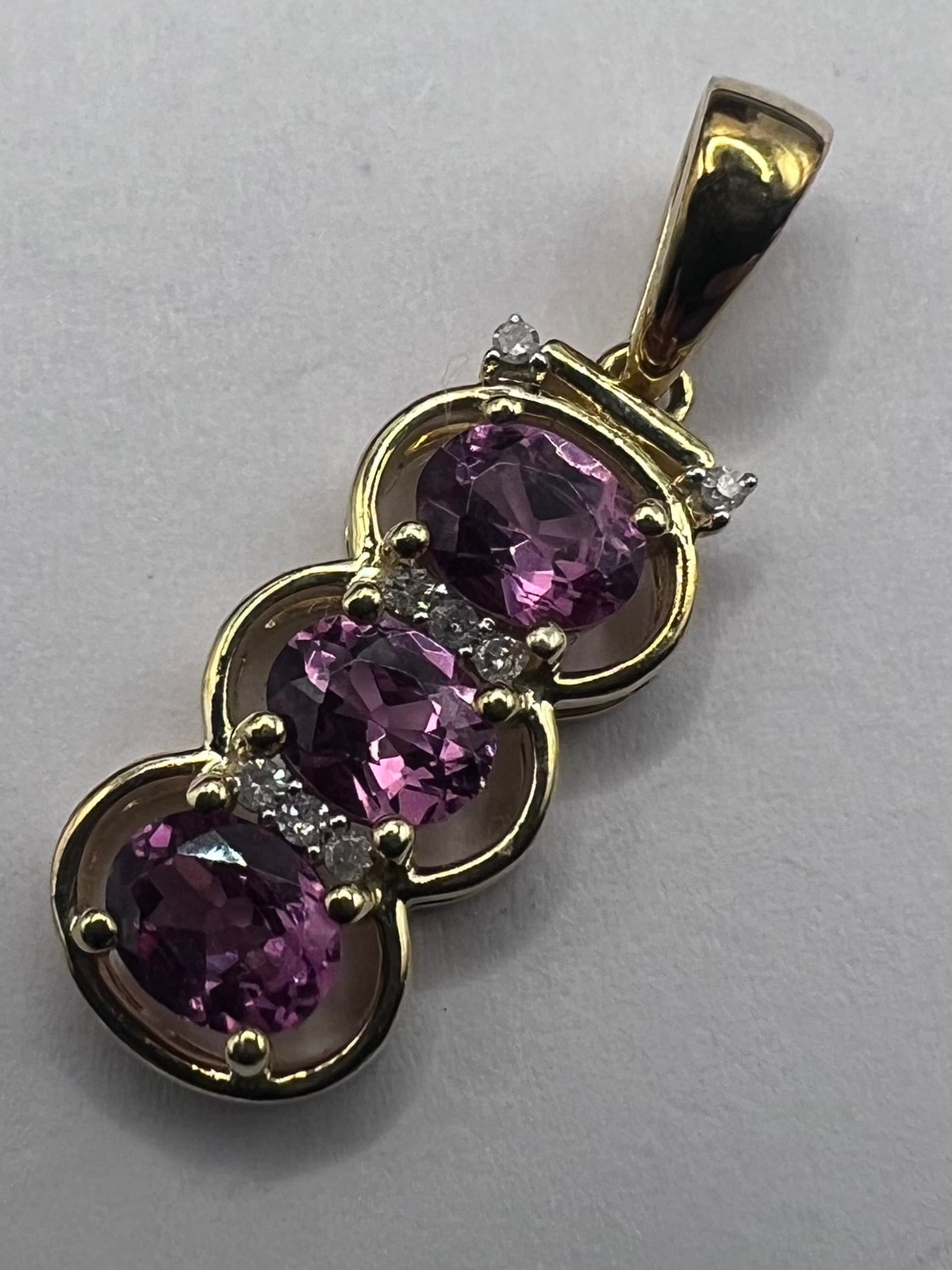 Quality 9ct Yellow Gold Pink Sapphire & Diamond Pendant • 1.78 Grams