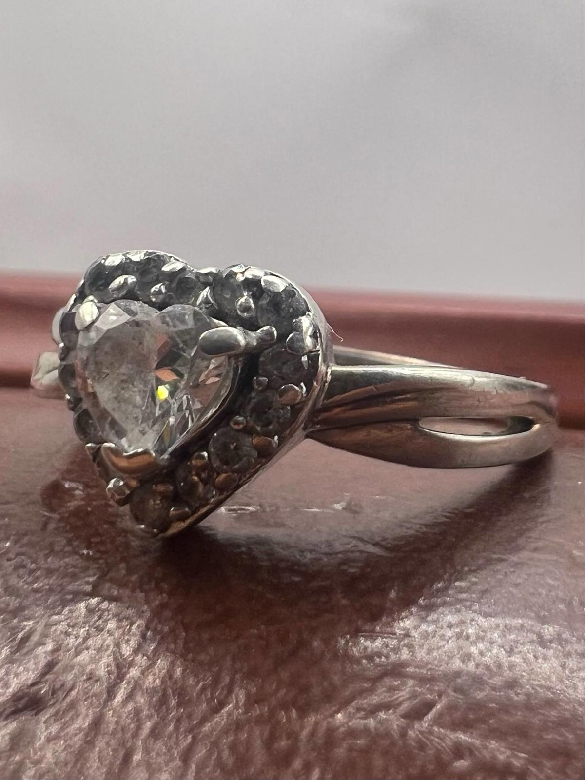 Quality 925 Sterling Silver Heart Stone Set Ring • Size - P • 2.46 Grams