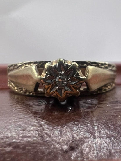 Vintage 9ct Yellow Gold Diamond Set Ring • Size - M • 2.06 Grams