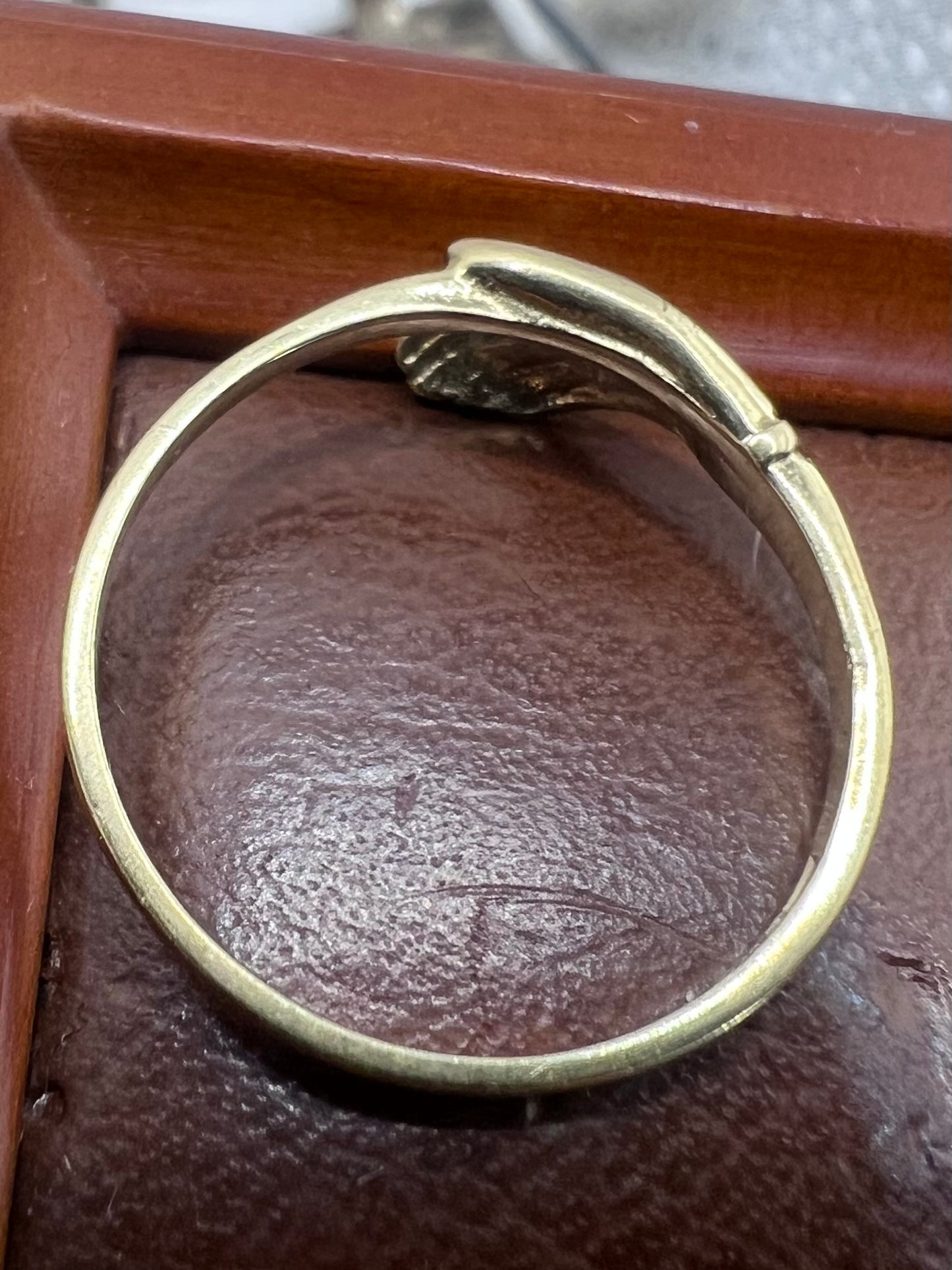 Vintage 9ct Yellow Gold Hand Ring - Q