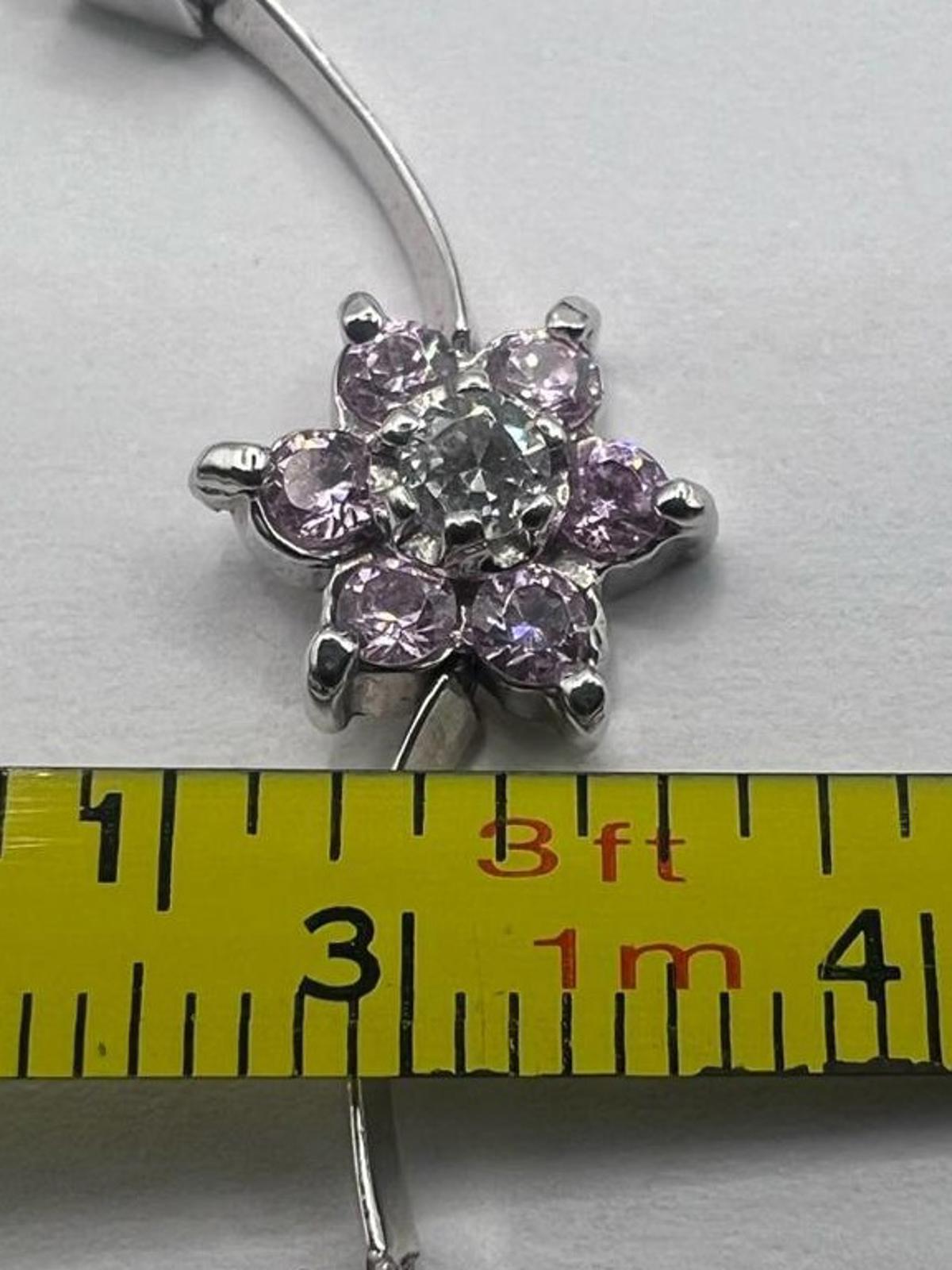 Quality 9ct White Gold Pink & White Topaz Flower Bracelet -  7.99 Grams - 8 Inch
