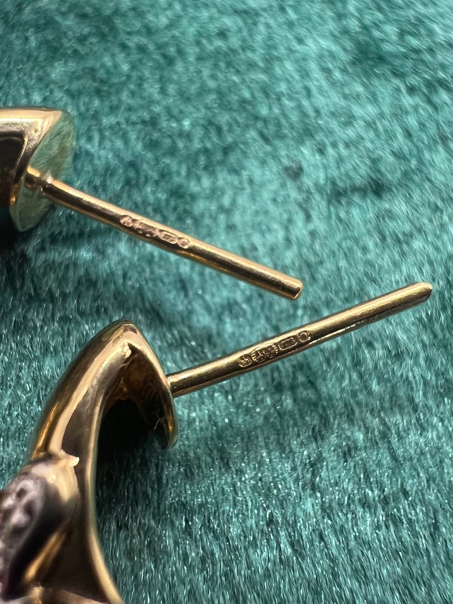Quality 9ct Yellow Gold Diamond Set Cross Earrings • 2.47 Grams