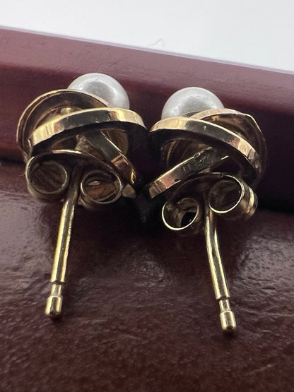 Vintage 9ct Yellow Gold Pearl Stud Earrings • 0.74 Grams