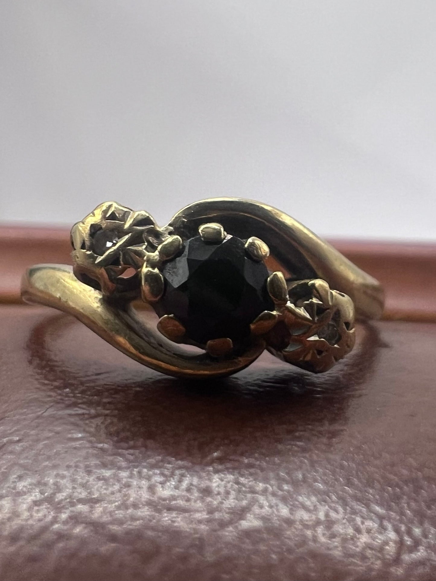 Vintage 9ct Yellow Gold Sapphire & Diamond Trilogy Ring • 2.19 Grams