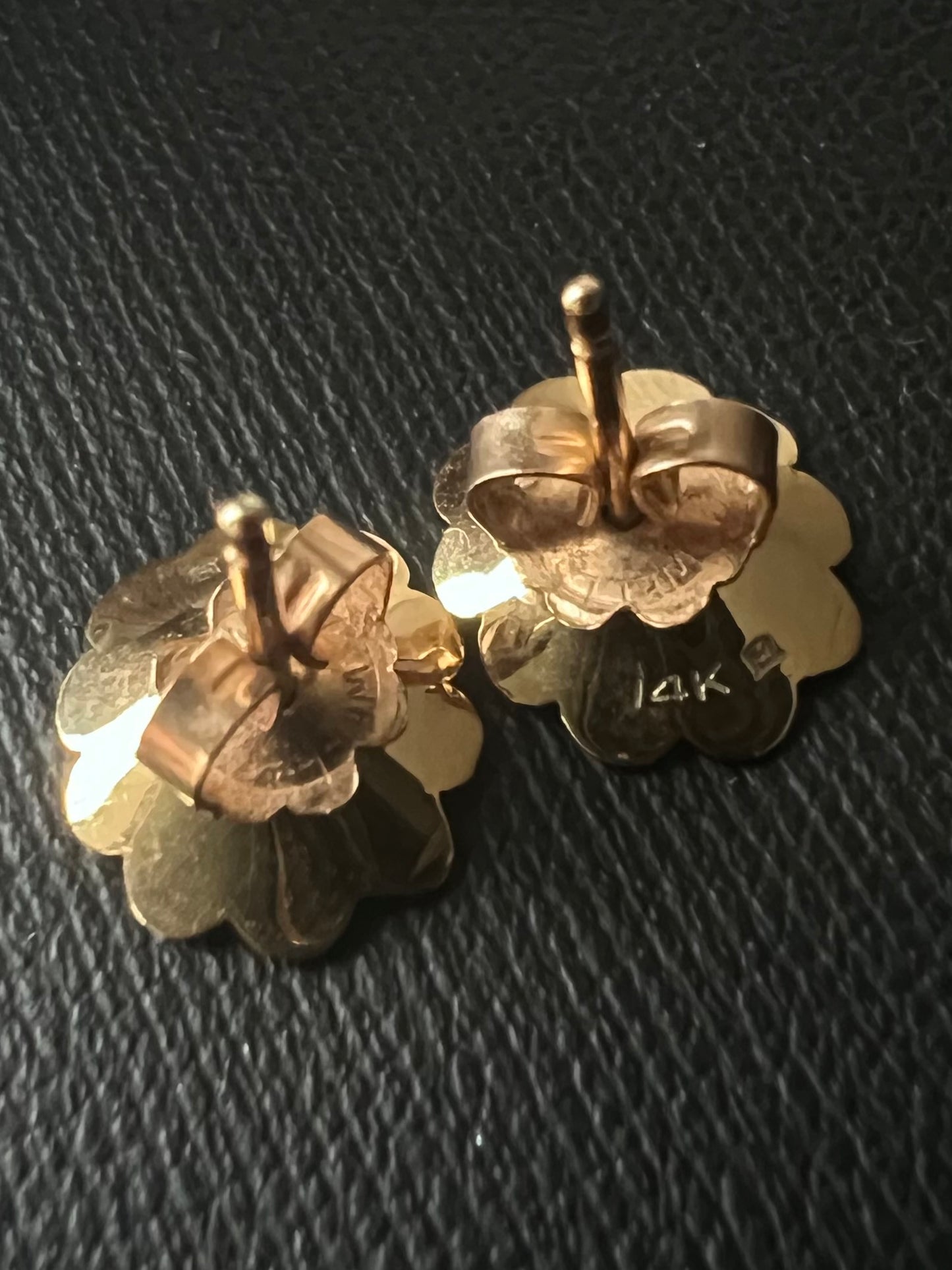 Quality 14ct Yellow Gold Flower Earrings - 1.68 Grams