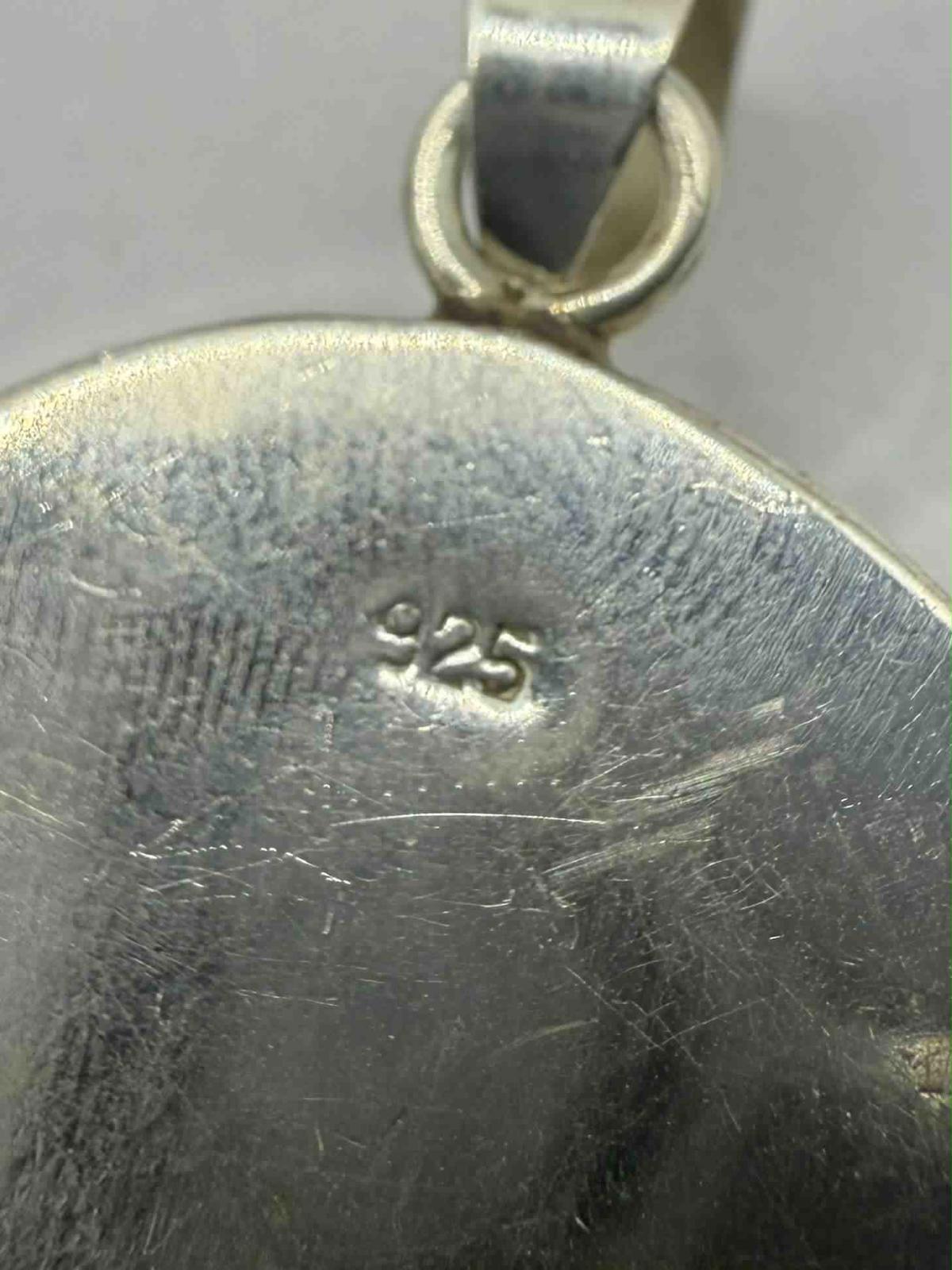 Quality 925 Sterling Silver Shell Pendant • 19.19 Grams
