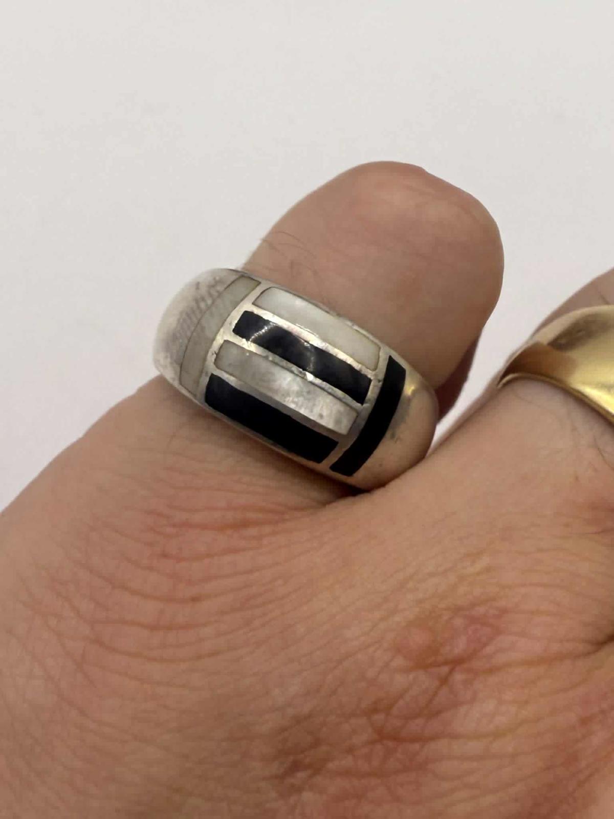 Quality 925 Sterling Silver Mother Of Pearl Inlay Ring • Size - P½ • 9.51 Grams