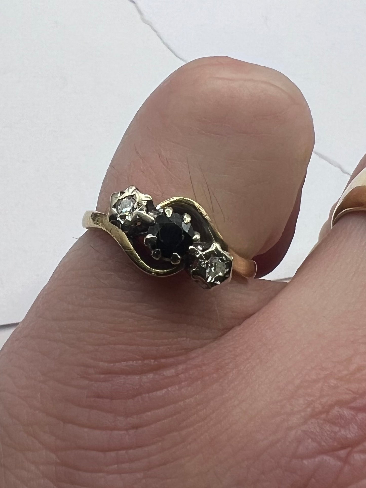 Vintage 9ct Yellow Gold Sapphire & Diamond Ring - M