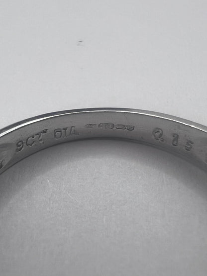 Quality 9ct White Gold White & Black Diamond Ring - M
