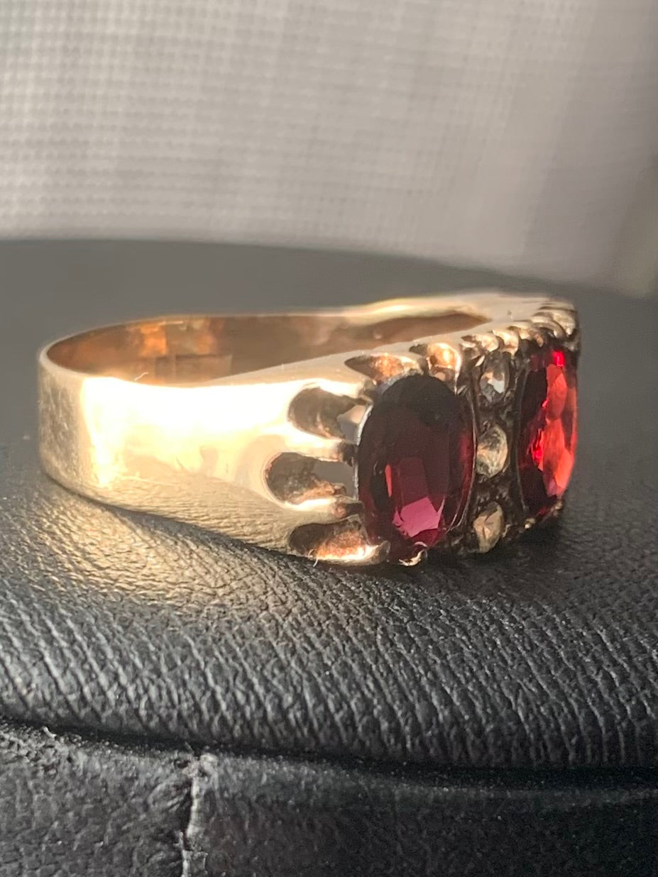 Vintage 9ct Yellow Gold Trilogy Garnet & Cz Ring ~ 1973 ~ 3.53 Grams ~ Size - P