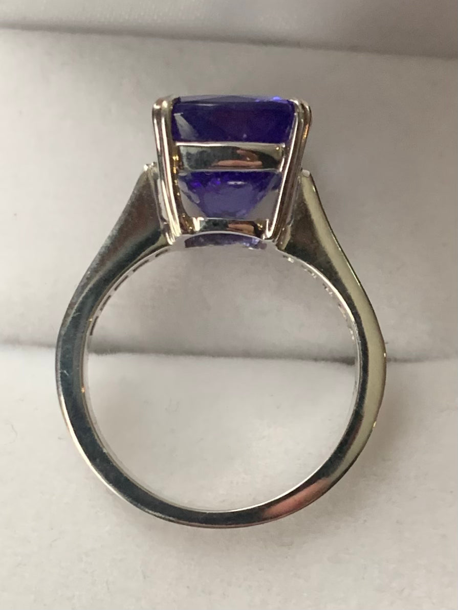 Stunning 18ct White Gold 7ct Tanzanite & Diamond Ring ~ Size - L½