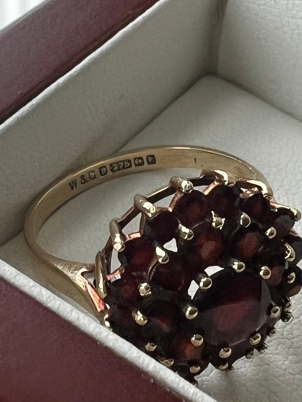 Vintage 9ct Yellow Gold Garnet Cluster Ring - M