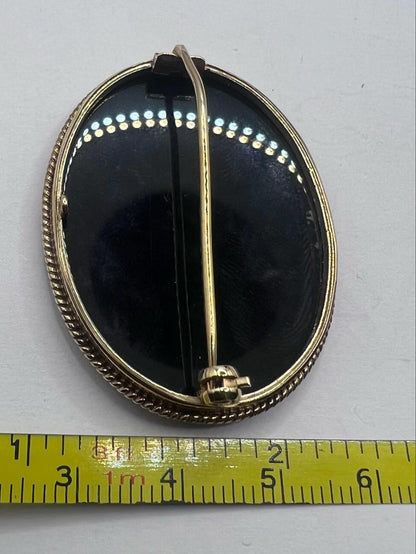Vintage 9ct Yellow Gold Hand Carved Cameo Brooch - 11.99 Grams