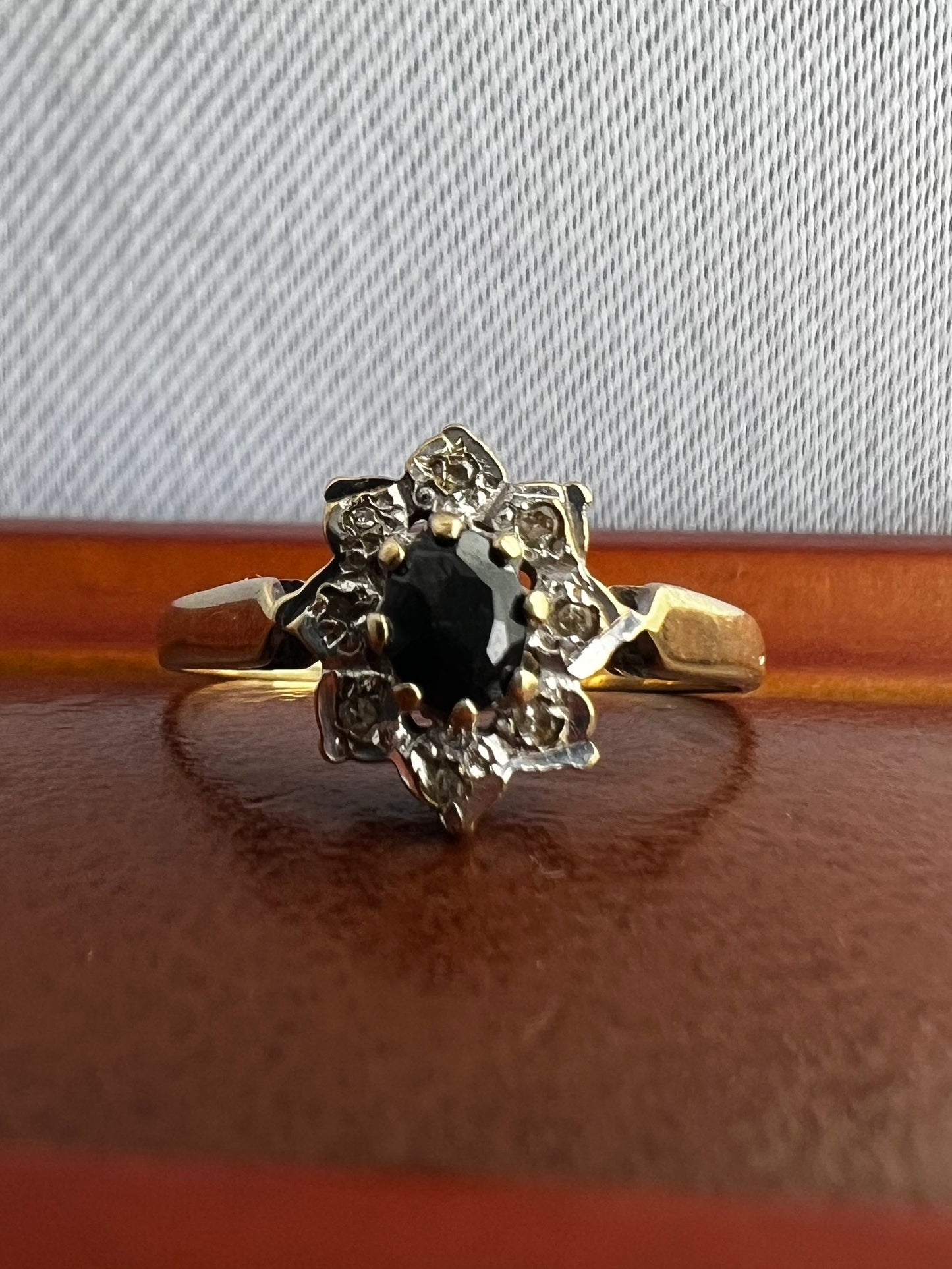 Vintage 9ct Yellow Gold Sapphire & Diamond Ring - N