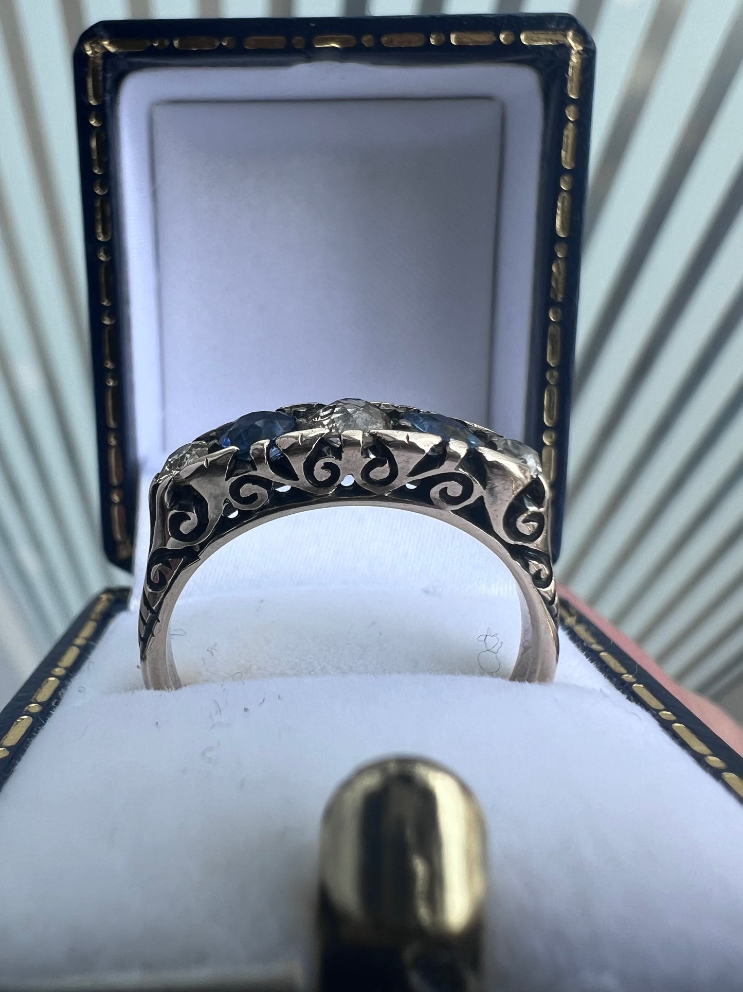 Antique 18ct White Gold Diamond & Sapphire Ring - O½