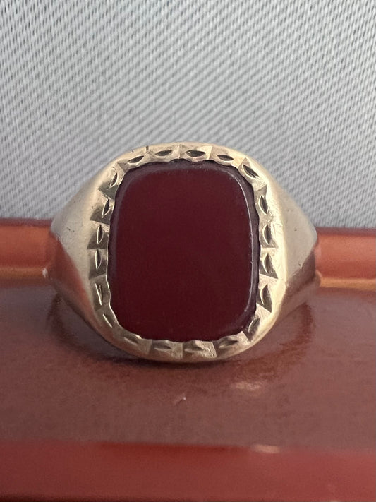 Vintage 1966 9ct Yellow Gold Carnelian Signet Ring - 6.73 Grams