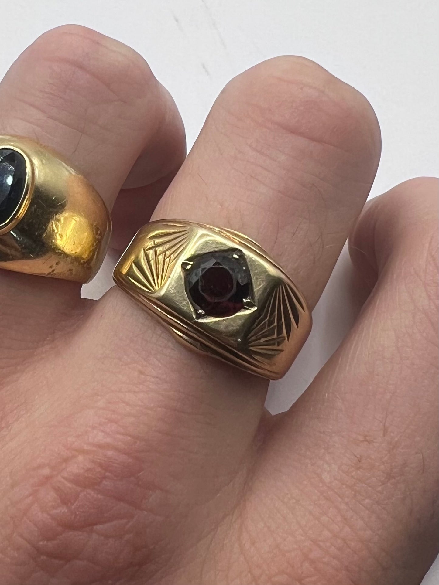 Vintage 9ct Yellow Gold Garnet Signet Ring • Size - R • 6.82 Grams