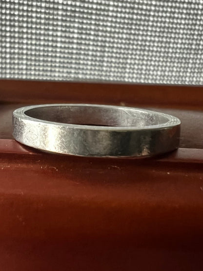 Vintage Platinum Wedding Band - N½
