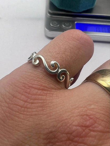 Quality 925 Sterling Silver Wave Ring • 2.73 Grams • Size - P
