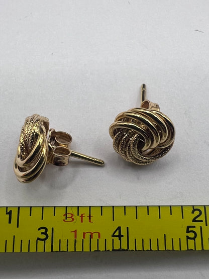 Quality 9ct Yellow Gold Italian Stud Earrings • 1.13 Grams