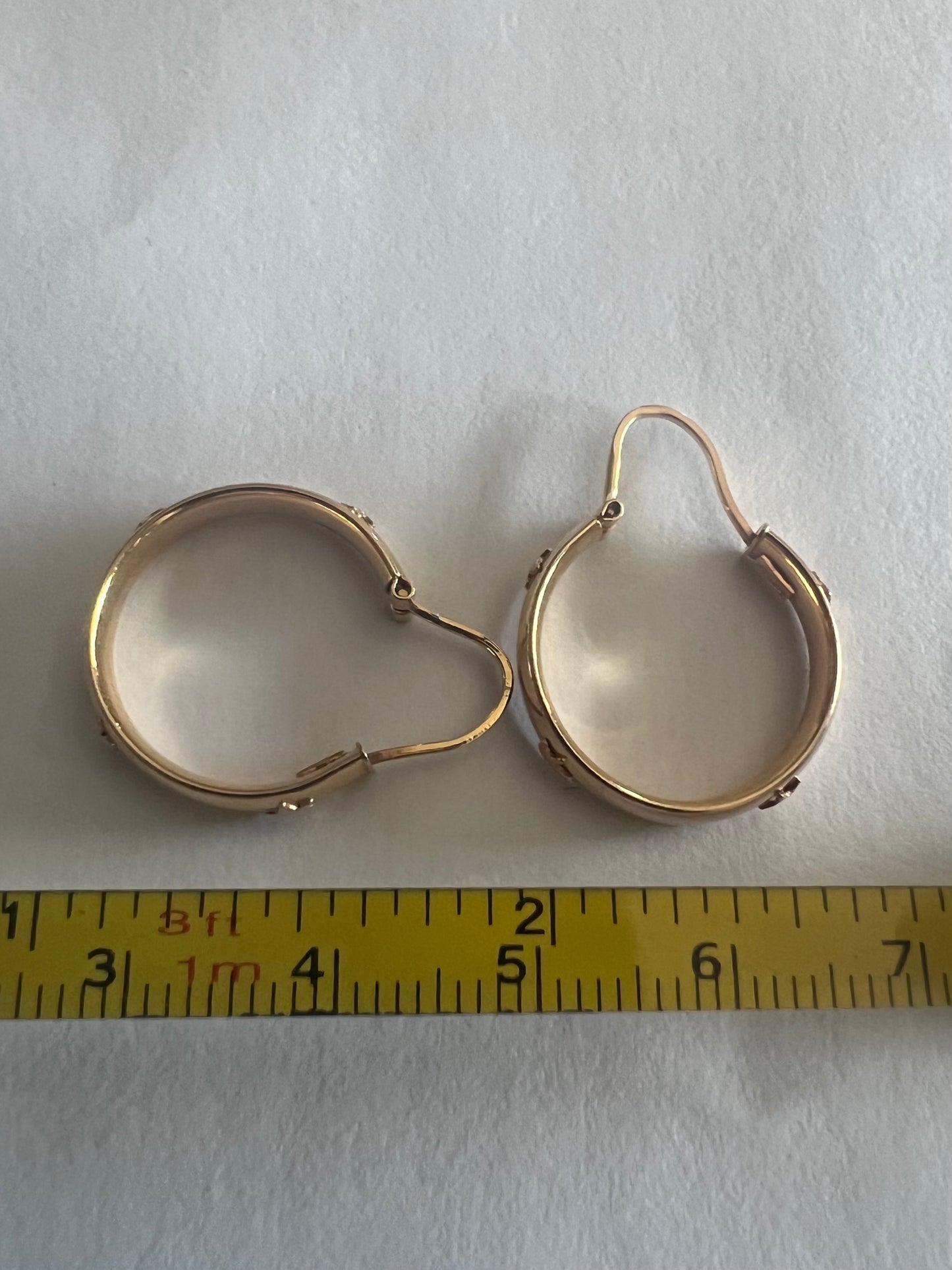 Quality 9ct Yellow Gold Star Hoop Earrings - 2.39 Grams