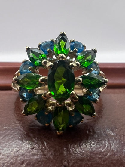 Quality 9ct Yellow Gold Peridot Cluster Ring - N½