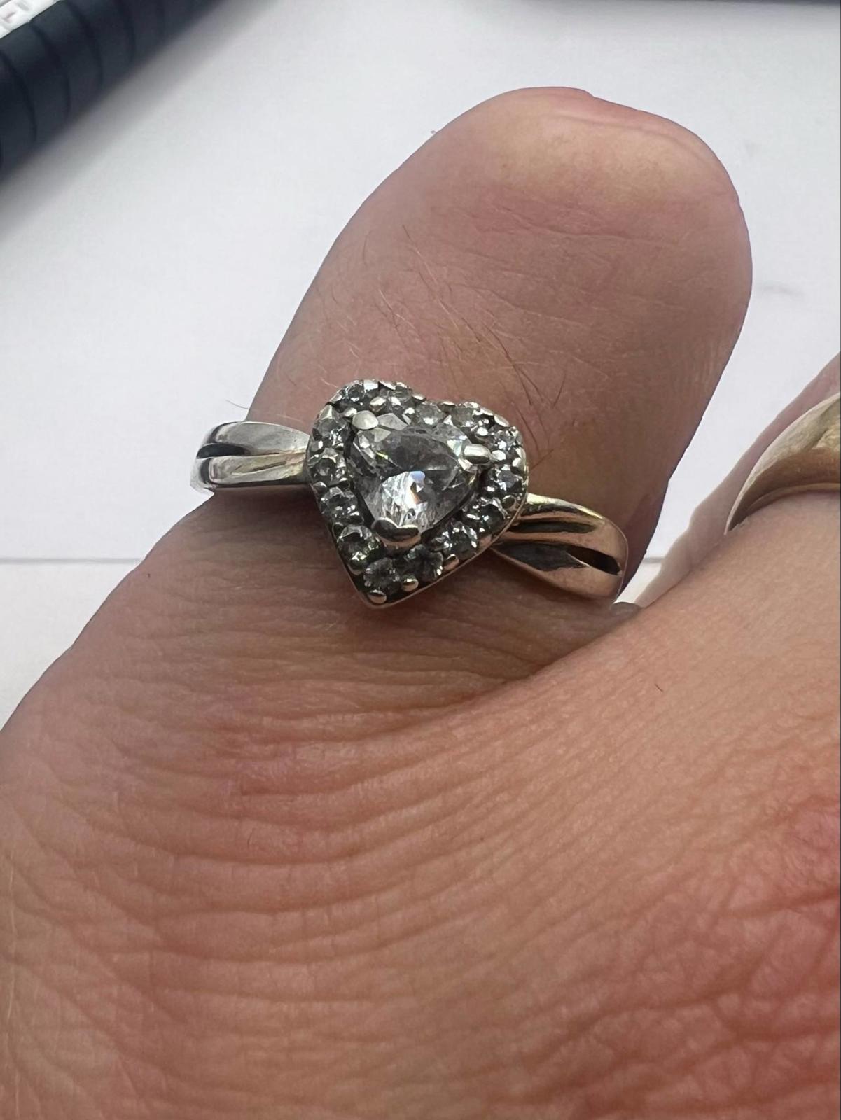 Quality 925 Sterling Silver Heart Stone Set Ring • Size - P • 2.46 Grams