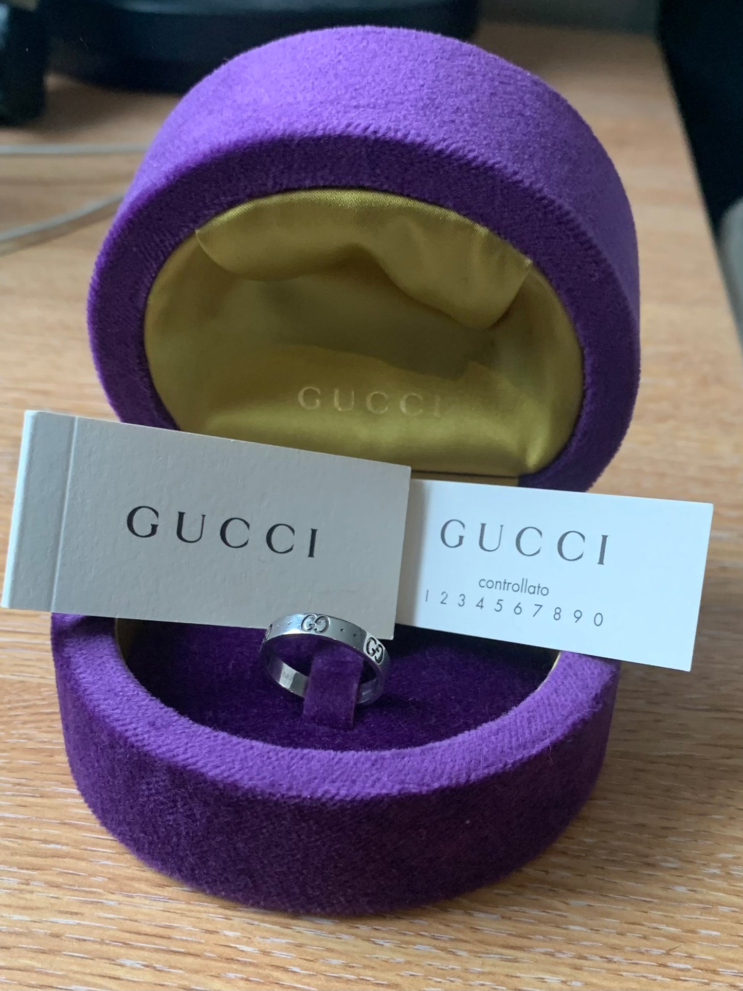 Gucci 18ct White Gold Icon Ring - P - Original Box