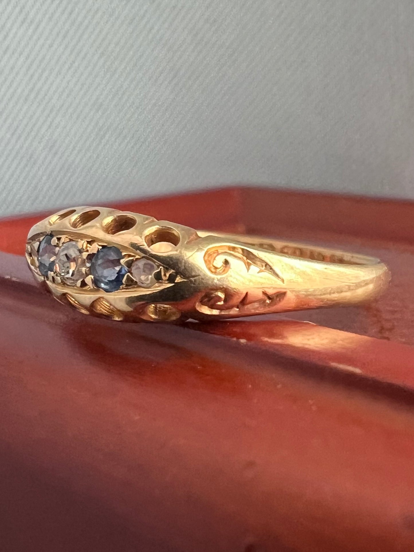Antique 18ct Yellow Gold Sapphire & Diamond Ring - P½