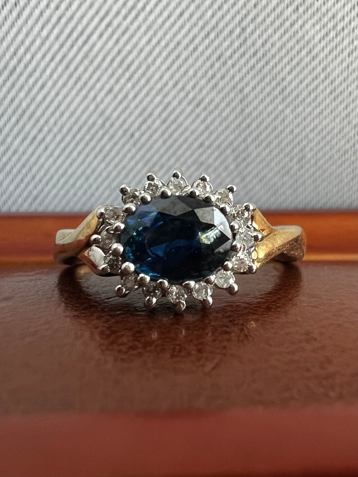 Vintage 9ct Yellow Gold Sapphire & Diamond Cluster Ring - O