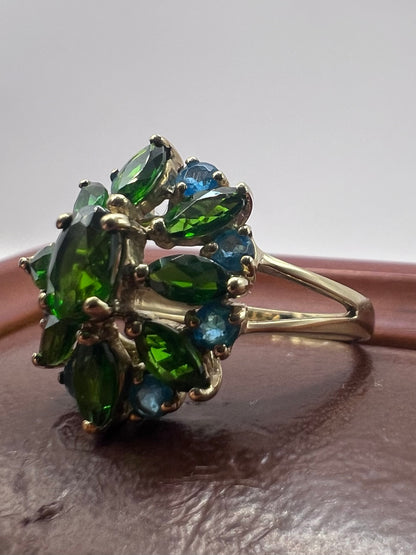 Quality 9ct Yellow Gold Peridot Cluster Ring - N½