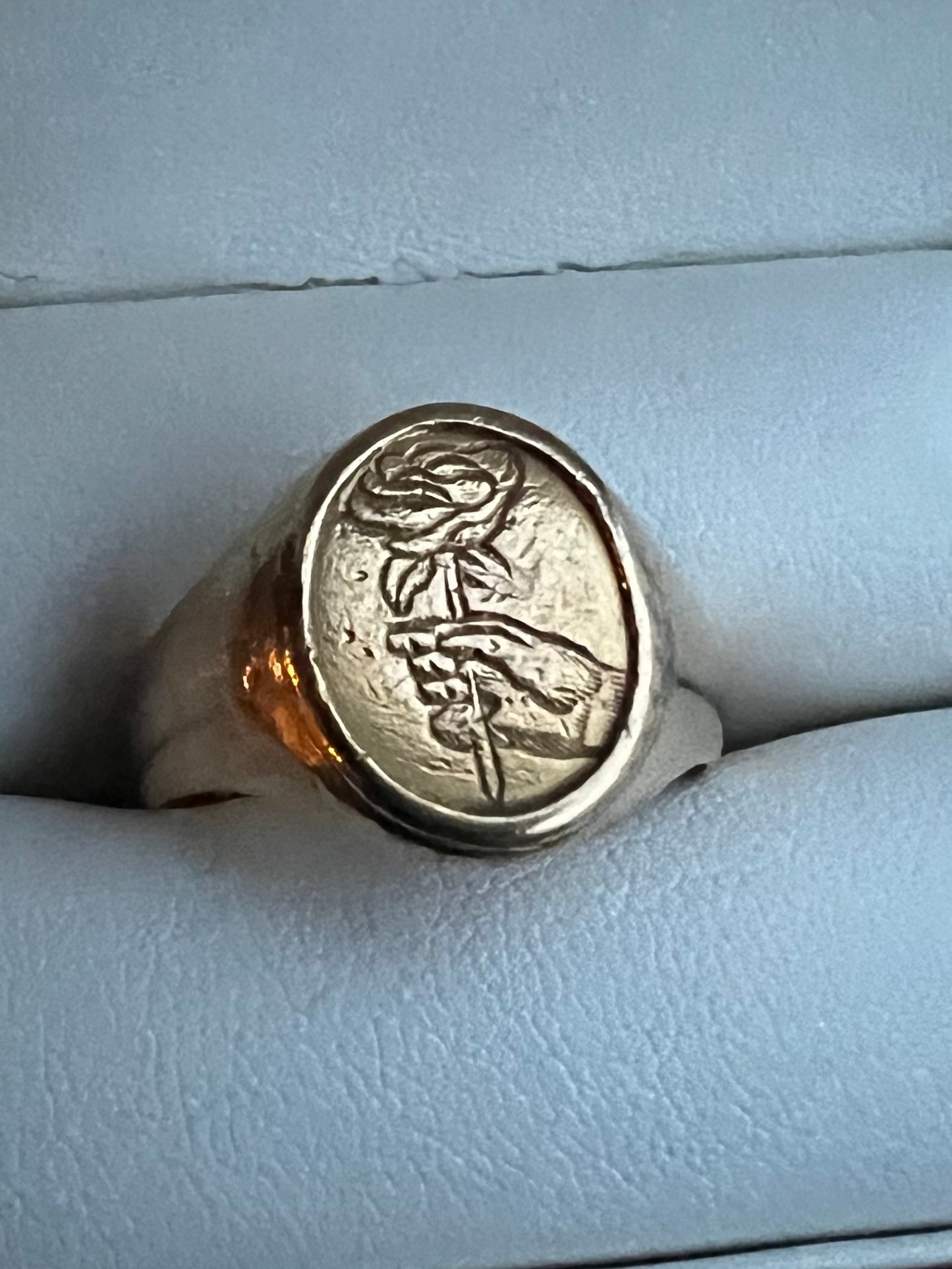 Vintage 22ct Engraved Rose In Hand 1976 Signet Ring - S