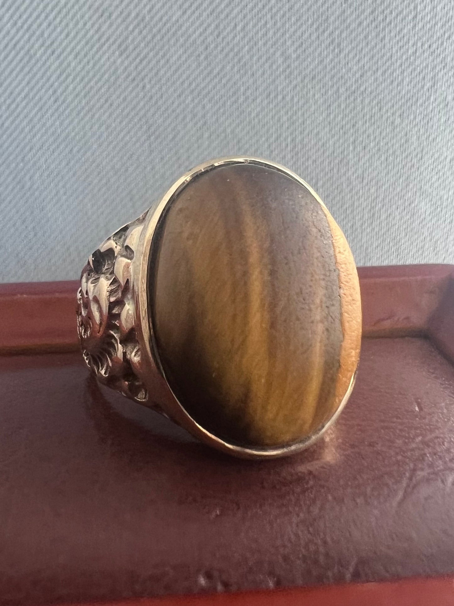 Unique 9ct Yellow Gold Patterned Tiger Eye Signet Ring - U