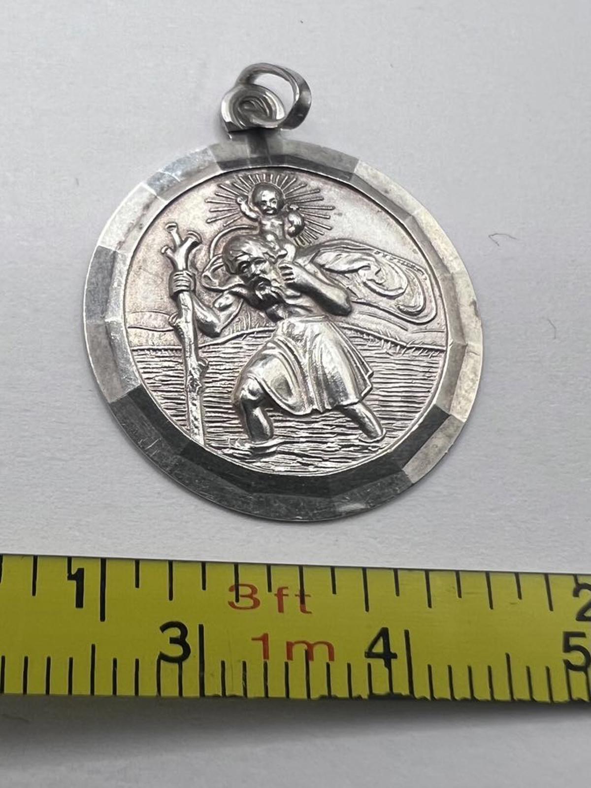 Quality 925 Sterling Silver St Christopher Pendant - 3.61 Grams