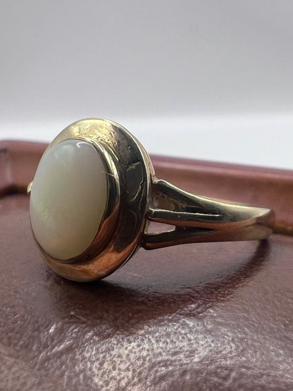 Vintage 9ct Yellow Gold Bezle Set Opal Ring - O½