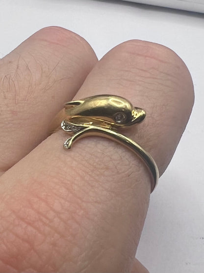 Quality 9ct Yellow Gold Diamond Eyes Dolphin Ring - S