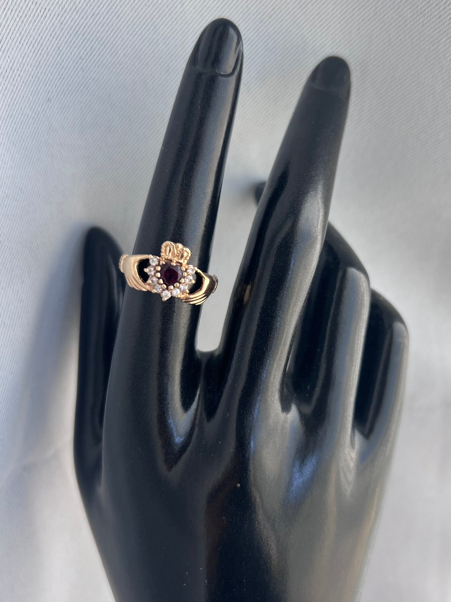 Quality 9ct Yellow Gold Cz & Garnet Claddagh Ring - P