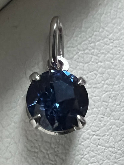 Quality 9ct White Gold Tanzanite Charm - 0.27 Grams