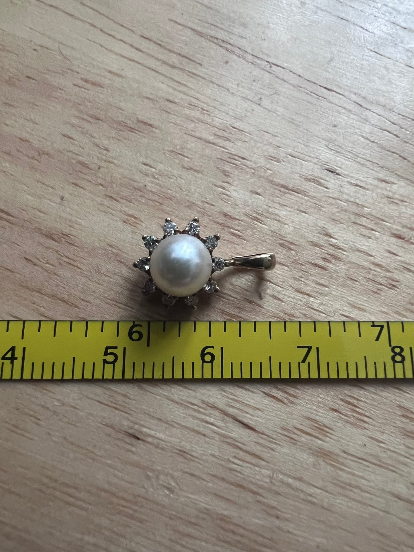 Vintage 9ct Yellow Gold Pearl & Diamond Charm - 0.99 Grams